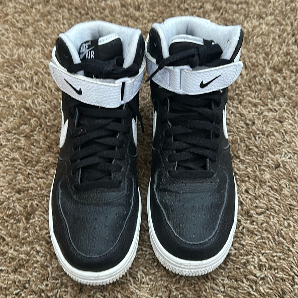 Nike Air Force 1 Youth Size 7 black and white - great condition